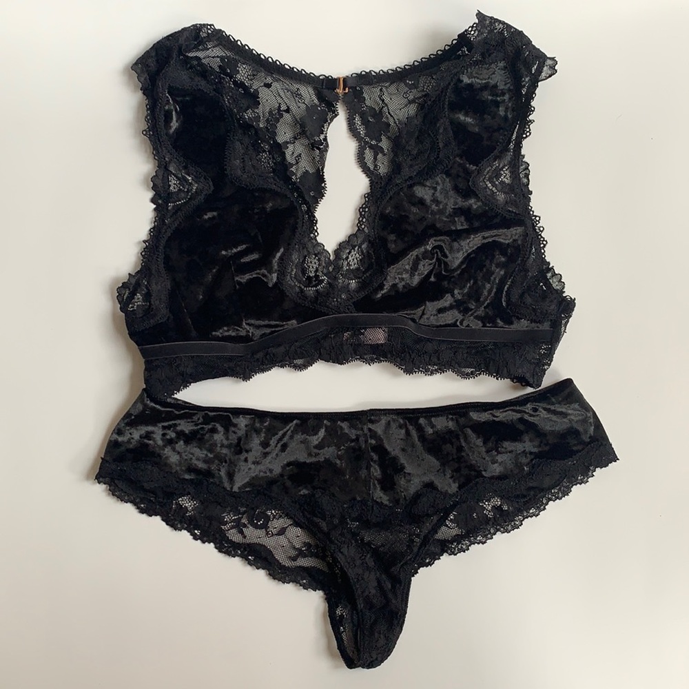 VS Black Velvet Lace Bralette & thong set (NWOT)